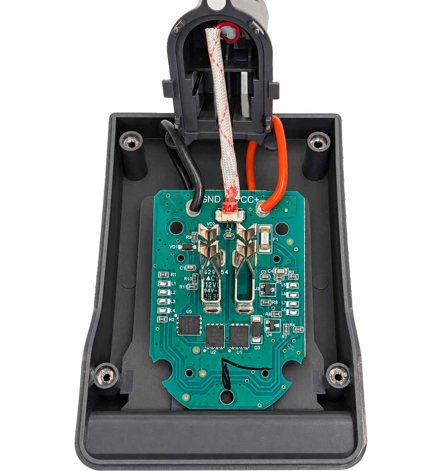 Craftsman 20V to Dyson V6 battery adapter: Inside the adapter